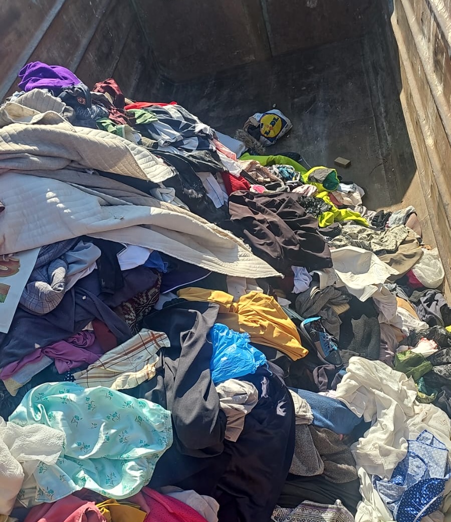 Peste 7 tone de haine vechi colectate de Soma în zona Sibiului. Primăria amplasează în oraș 24 containere noi