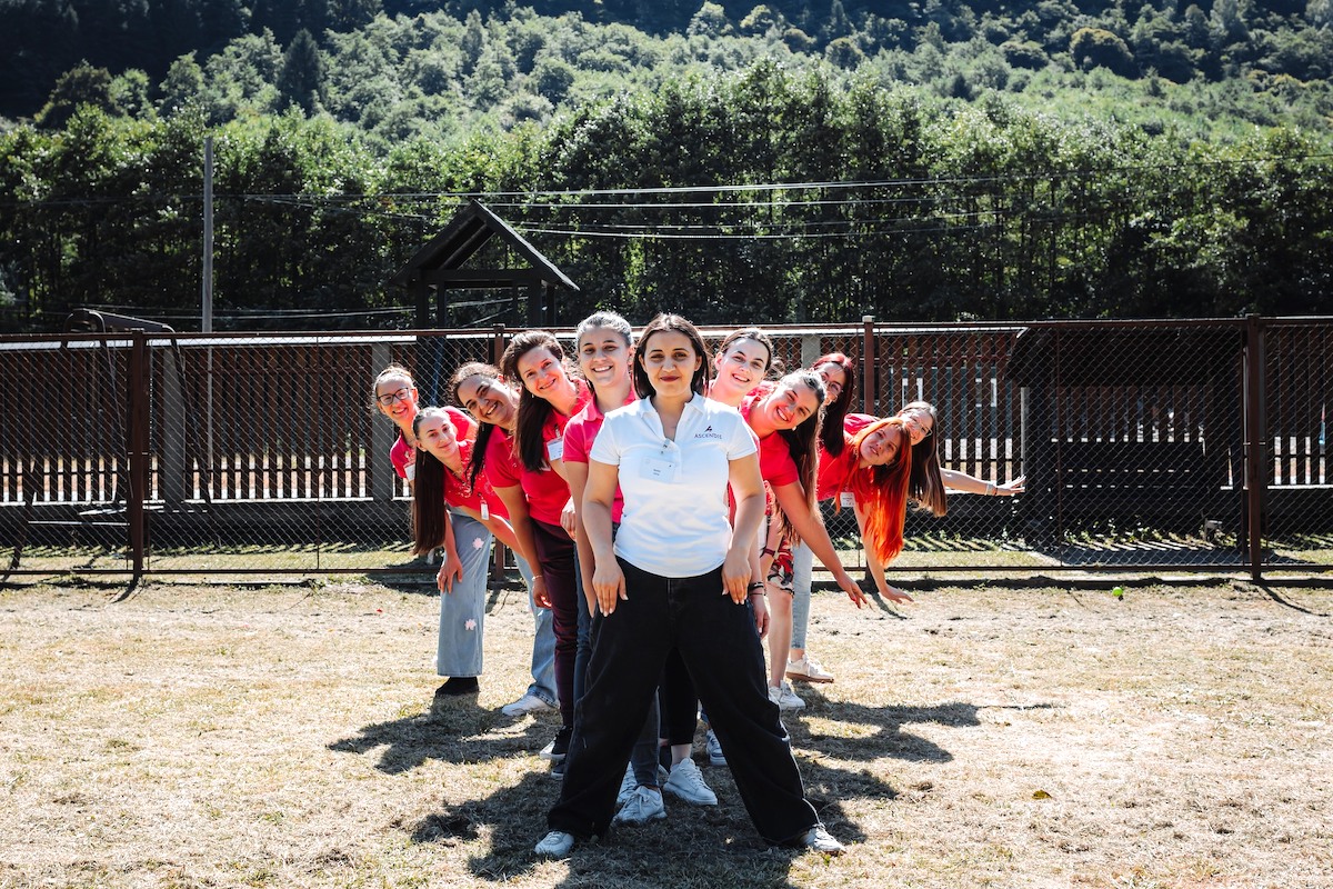 Zece învățătoare debutante au descoperit la Sadu cum să transforme lecțiile în experiențe vii. Tabăra Învățătorilor Debutanți a ajuns la a doua edfiție