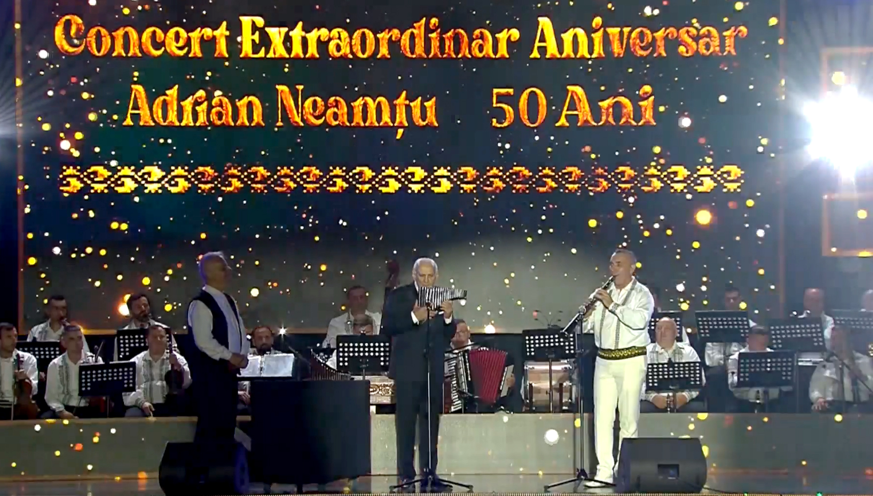 Gheorghe Zamfir, aplaudat de zeci de mii de spectatori la festivalul „Cântecele Munților”. Silvia Macrea: „Cultura este cea care ne uneşte, cea care aduce lumină în sufletele oamenilor”