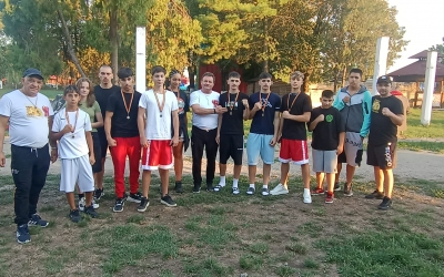 Tineri boxeri sibieni, pe podium la competiția internațională „Cupa Curtici”