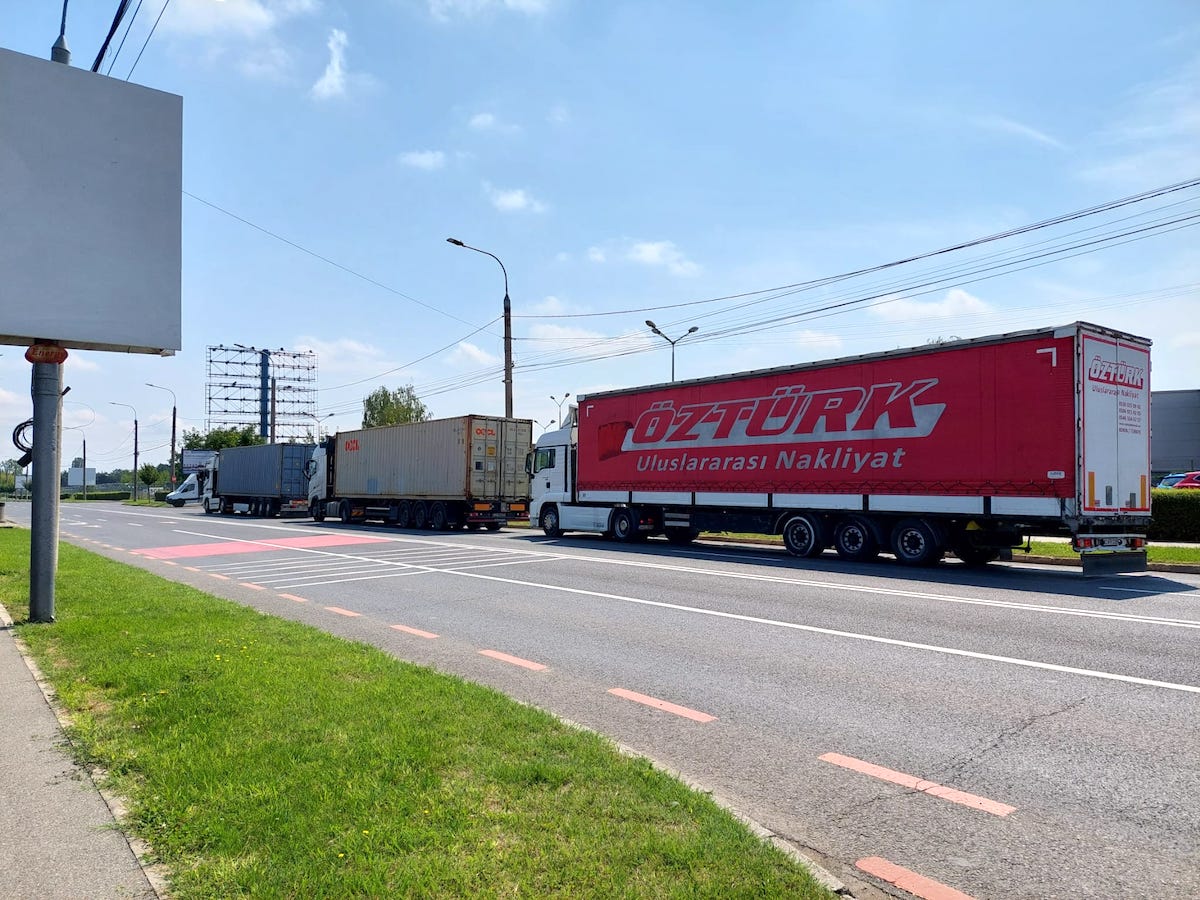 TIR-uri blocate în vama din Sibiu și parcate pe Alba Iulia