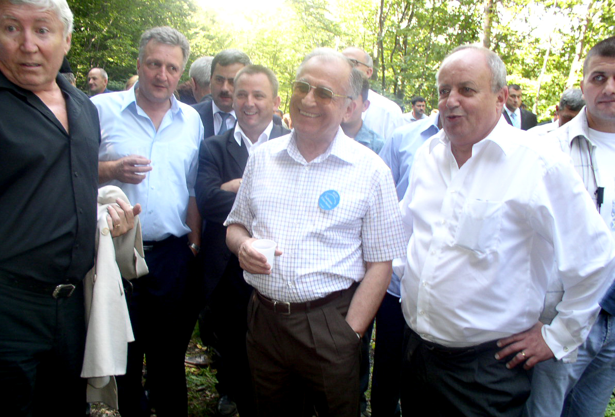 Galerie foto: vizitele lui Ion Iliescu în Sibiu. Drumul „dacic” din Tilișca, botezat „strada Iliescu”
