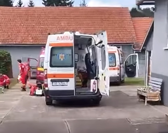 Actualizare. Au murit bărbatul și copilul electrocutați la ieșirea dintr-o piscină gonflabilă. Polițiștii au deschis un dosar penal pentru ucidere din culpă