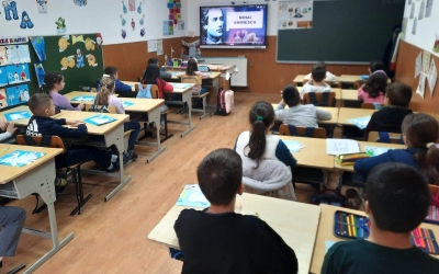 Reacții la comasarea din Educație. Directoarea Școlii din Rășinari: „Se va forma o școală-mamut. Fără aer. Fără răgaz. Fără sens”. Primarul din Sadu: „O încercare de nivelare forțată”