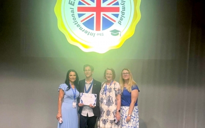 Tudor Giurcă, elev la Colegiul Lazăr, a obținut premiul I la Olimpiada Internațională de Limba Engleză. „Este un exemplu de dăruire și valoare”