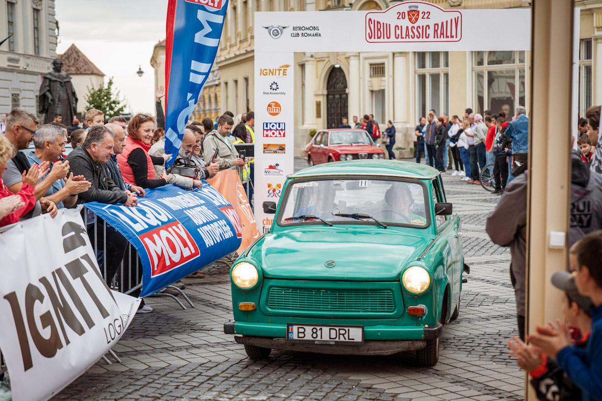 Mașini istorice, produse între anii ’30 și ’90 pot fi admirate în weekend, la Sibiu Classic Rally