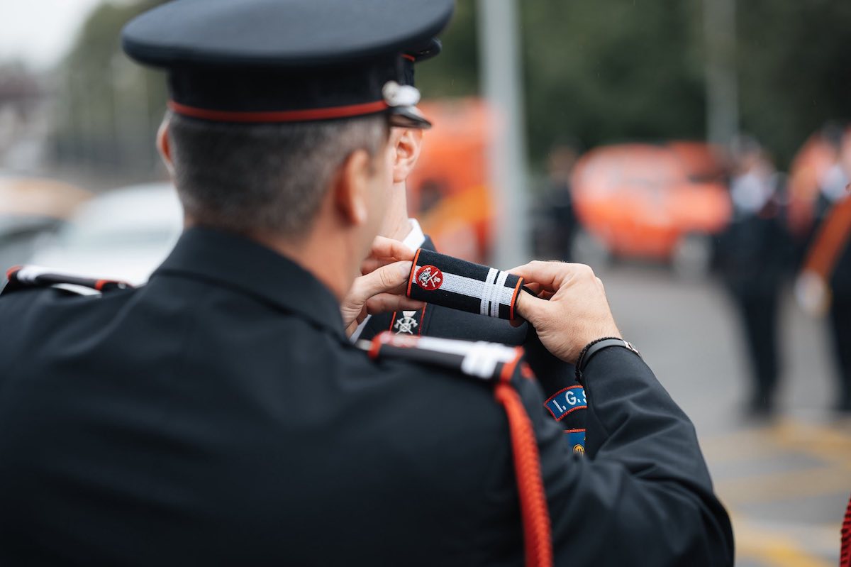 Opt pompieri sibieni, avansați în grad într-o ceremonie dedicată zilei lor. S-a stabilit și cine este Pompierul Anului 2025
