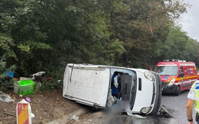 Actualizare. Accident pe DN 1, zona Veștem. Șoferul nu a adaptat viteza la condițiile de drum. O femeie, transportată la spital