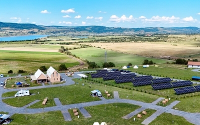 Întors din Anglia, a investit 500.000 de euro în ”cel mai frumos parc de autorulote din Europa”. Cu promovare zero, MooMooRetreat a avut deja turiști din toată Europa