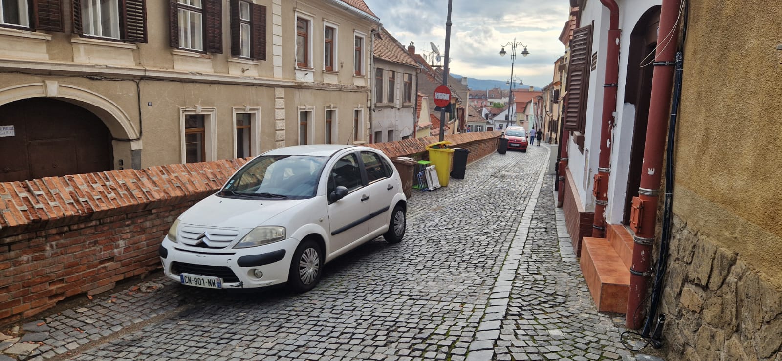 Parcare cu plată pe Centumvirilor, Movilei și Școlii. Sunt ultimele străzi din centrul istoric unde șoferii parcau gratuit