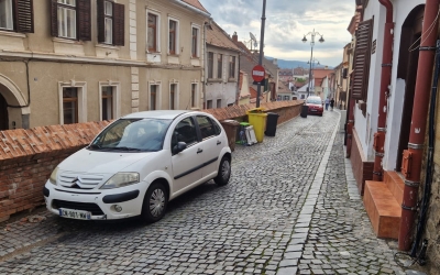 Parcare cu plată pe Centumvirilor, Movilei și Școlii. Sunt ultimele străzi din centrul istoric unde șoferii parcau gratuit