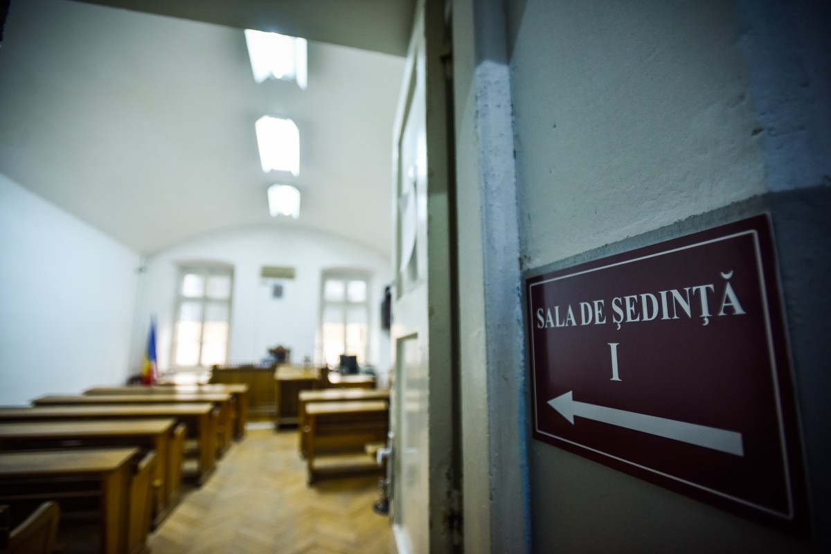 Un bărbat din Vurpăr i-a cerut fiului său să-și omoare bunica folosind un cuțit, bunicul – cu un topor, iar pe sora sa să o dea cu capul de pereți. Un an și o lună de închisoare cu suspendare