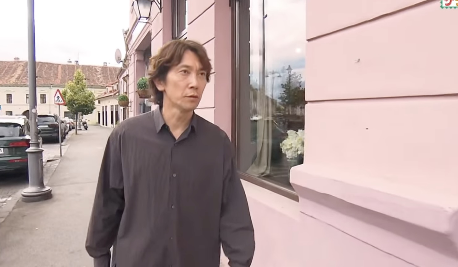 VIDEO Sibiul, prezentat la o televiziune din Japonia prin ochii actorului Sasaki Kuranosuke. „Toată lumea se plimbă mâncând înghețată. La fiecare câțiva metri există aici o gelaterie”