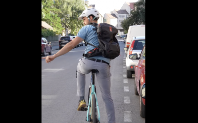 „Fără slalom printre mașini. Semnalizează plecarea de pe loc și privește peste umăr înainte de orice schimbare de poziție”. Sfaturi pentru reducerea riscului de accidente între șoferi și bicicliști