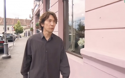 VIDEO Sibiul, prezentat la o televiziune din Japonia prin ochii actorului Sasaki Kuranosuke. „Toată lumea se plimbă mâncând înghețată. La fiecare câțiva metri există aici o gelaterie”