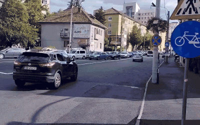 Modificări pe Calea Dumbrăvii: parcări și trecere de pietoni desființate, bandă de circulație dedicată virajului la dreapta, pistă de biciclete - mutată parțial pe trotuar