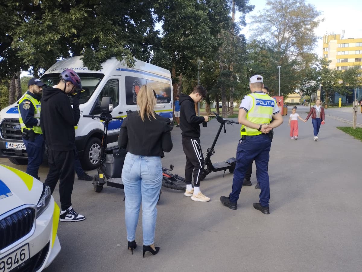 „Mama, m-a oprit poliția. Am cască, dar nu am buletinul, mi-l trimiți, te rog?”. Poliția și DGASPC, cu ochii pe bicicliști și trotinetiști într-o acțiune de prevenție: doi copii amendați, alți 26 avertizați