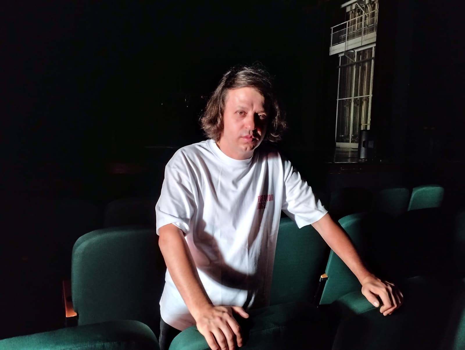 Casa de Cultură din Cisnădie, reorganizată pentru concerte rock. Alternosfera e prima trupă care va cânta cu publicul în picioare. „Va fi o premieră pentru o casă de cultură”