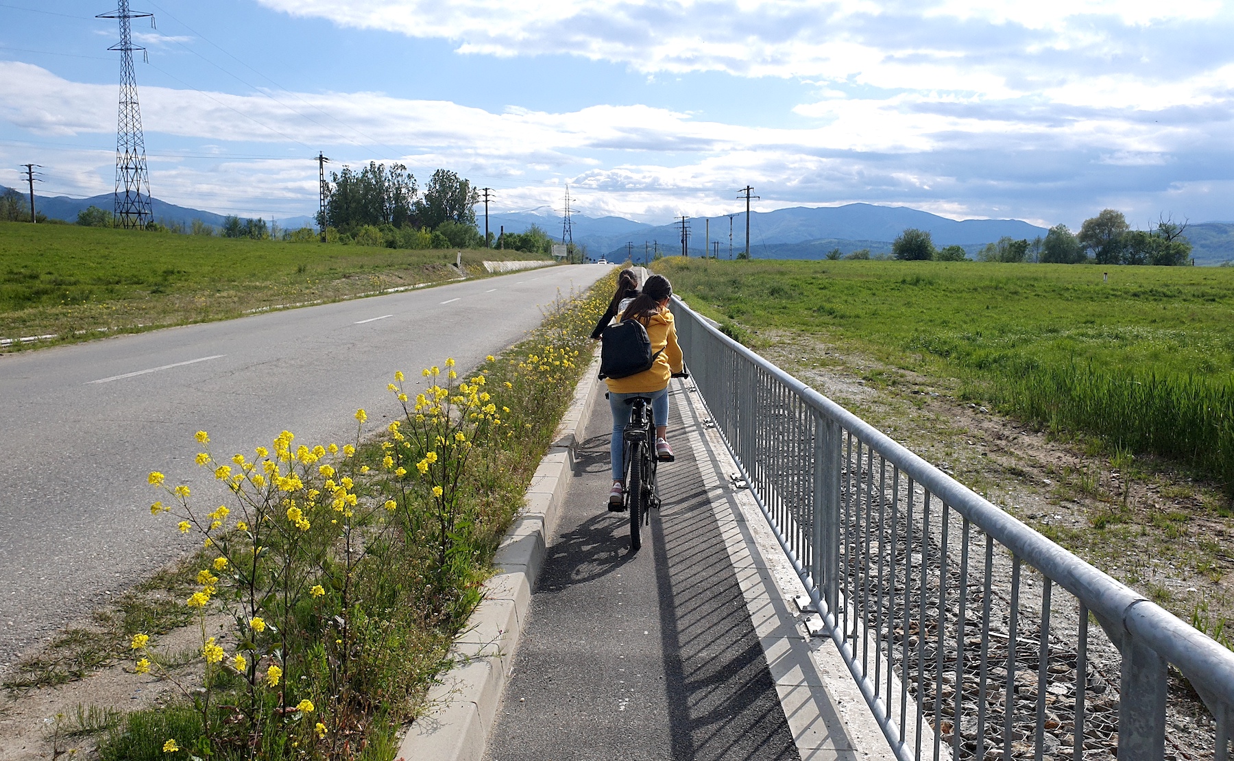 Pista de biciclete dintre Mârșa și Avrig va fi reconstruită peste autostrada Boița – Făgăraș. Pe șase drumuri ale județului Sibiu vor fi ridicate pasaje peste autostradă