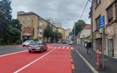 Noile marcaje rutiere de pe Calea Dumbrăvii. Polițiștii au dat avertismente șoferilor care au oprit pe locurile de parcare desființate