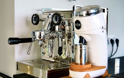 Cum cureți un expresor de cafea obișnuit?