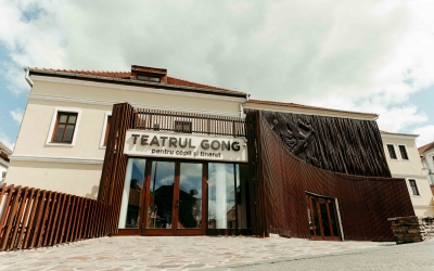 Teatrul Gong vrea să-și întinerească echipa și se pregătește de o investiție de 2,3 milioane de lei pentru siguranța la incendiu