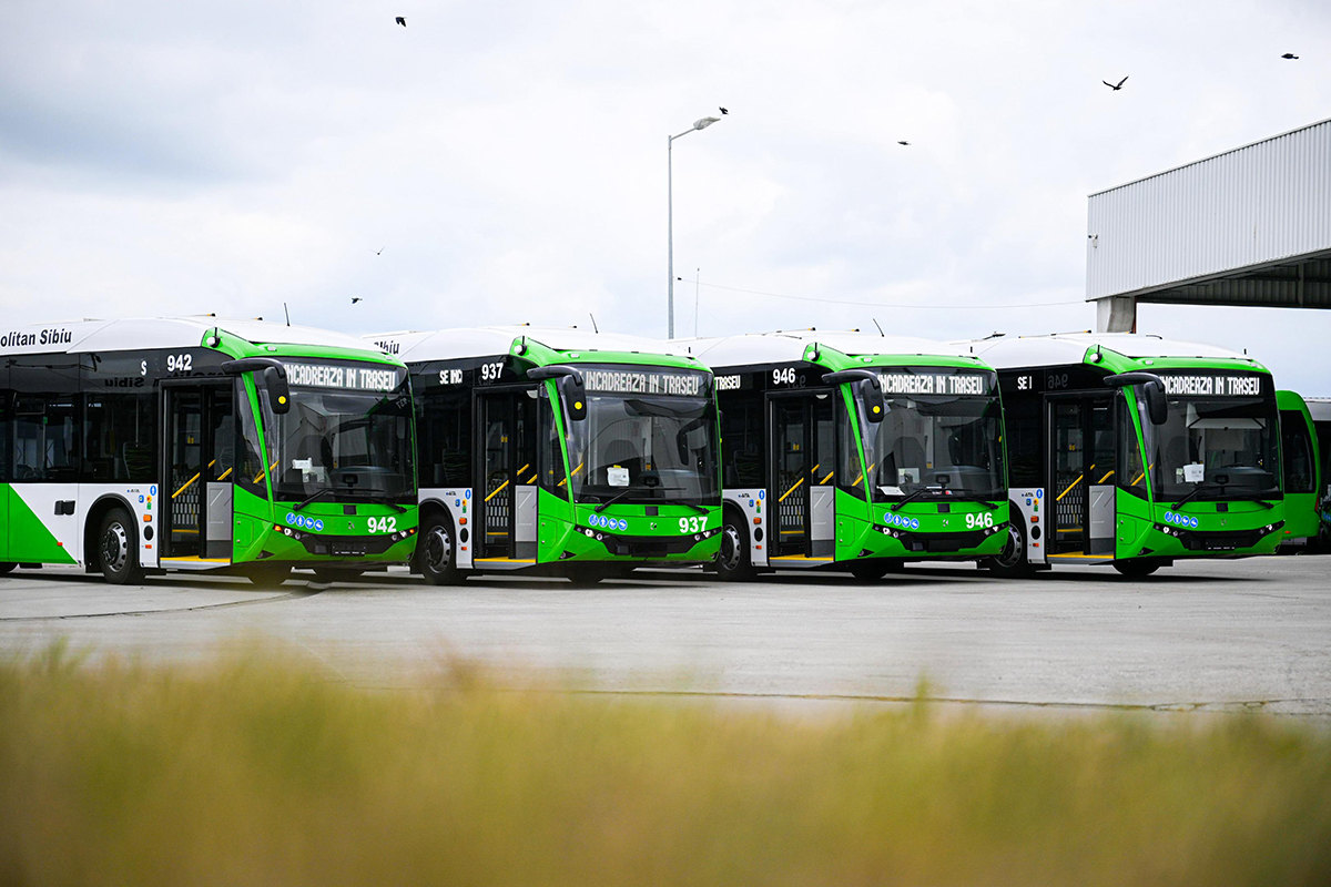 Pe rutele transportului metropolitan mai intră 30 de autobuze electrice de 12 metri