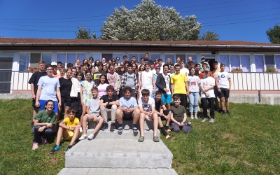 66 de elevi sibieni au participat la Tabăra de Fizică de la Cisnădioara din această vară. Profesor: „ Este un spațiu unde se nasc prietenii și pasiuni pentru cercetare”
