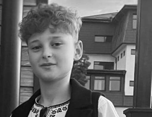 A murit Denis, băiatul de 13 ani rănit grav în accidentul cu trotineta electrică de lângă Podul Gării. Cunoscuți: „E foarte trist, dureros și nedrept ca un copil să-și părăsească părinții și prietenii astfel