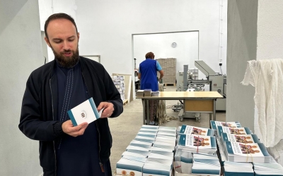 FOTO / VIDEO Tiparnițe vechi și tehnologii noi la Tipografia Mitropoliei, un loc care poate fi vizitat. Preotul Lucian Hîrceagă, pasionat de IT, îi cunoaște toate secretele