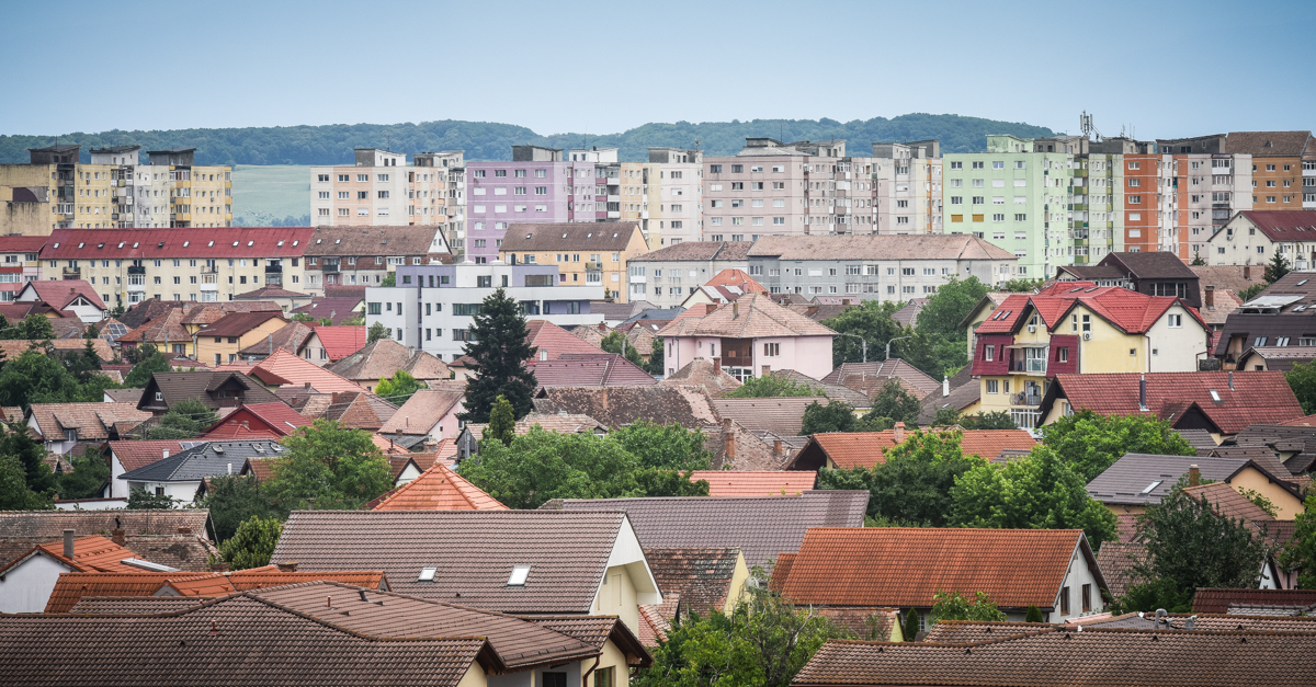 Chiriașii ar vrea să plătească 300 de euro pentru un apartament care în Sibiu se închiriază cu 420 de euro. “Avem un decalaj semnificativ între așteptările chiriașilor și realitatea pieței”