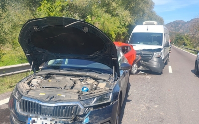 Accident în lanț pe Valea Oltului, patru mașini implicate. Traficul se desfășoară alternativ