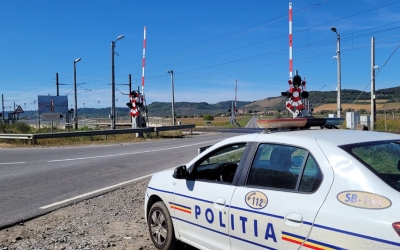 Poliţiştii au supravegheat 14 treceri de cale ferată. Patru permise reținute și 53 de sancţiuni contravenţionale
