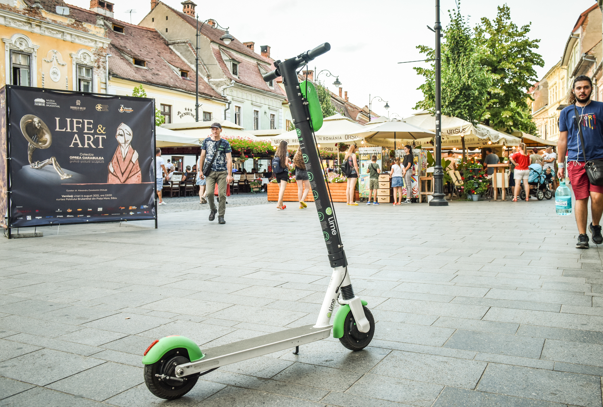 Trotinete electrice: Primăria Sibiu a solicitat Lime și Bolt limitarea vitezei încă din anul 2022. Operatorii au impus limita de 5 km/h în parcuri și zonă centrală și 25 km/h în rest