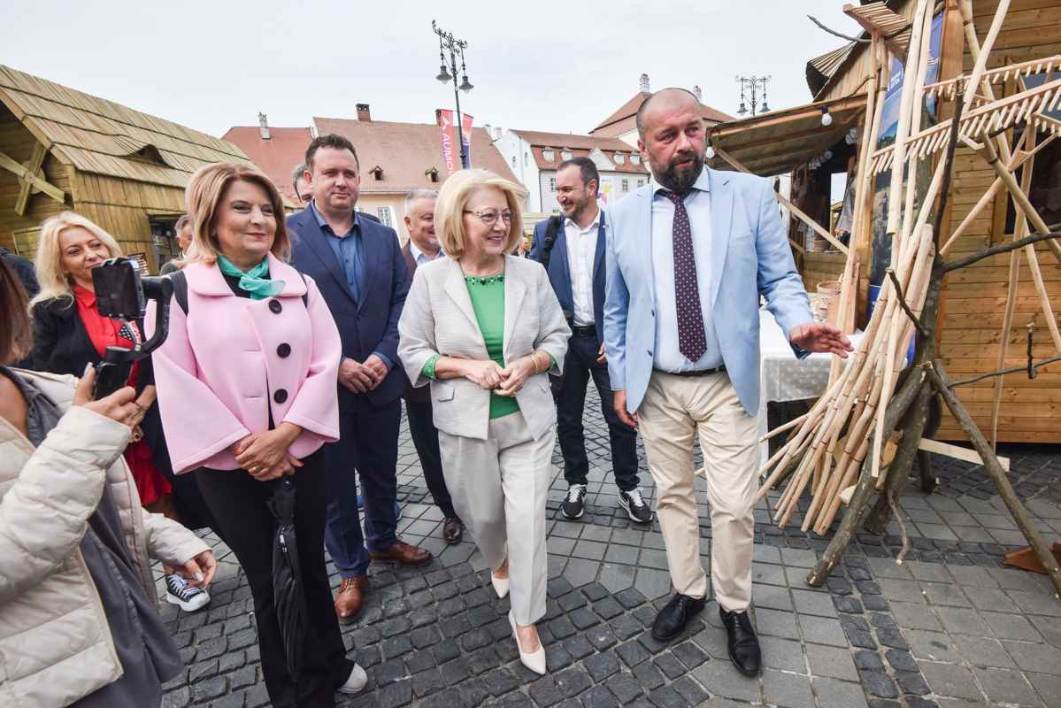 Știrile zilei: 11 primari din județ s-au dat singuri în judecată pentru salarii, primarul Fodor crede că sibienii nu mai au bani pentru parcarea mașinilor, a început Târgul de Ecoturism