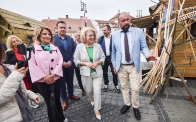 Știrile zilei: 11 primari din județ s-au dat singuri în judecată pentru salarii, primarul Fodor crede că sibienii nu mai au bani pentru parcarea mașinilor, a început Târgul de Ecoturism