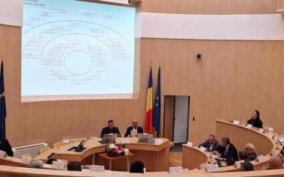 ”Pentru ce să le mai dăm iar bani?”. Consilierii Județeni au respins alocarea unor sume noi pentru Filarmonica de Stat, care cerea pentru procese