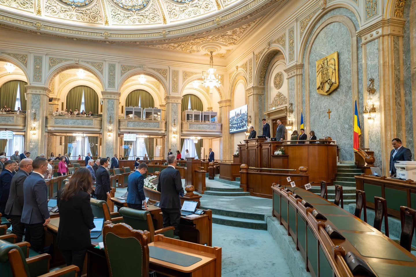 Senat: Proiectul privind pensiile private a fost adoptat