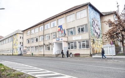 După mai bine de 10 ani, Liceul „Onisifor Ghibu” revine la programul de dimineață cu toate clasele. Director: „Se va întâmpla din ianuarie anul viitor”
