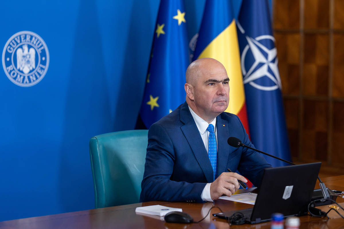 Ilie Bolojan spune că facturile la energie ar trebui să scadă din a doua jumătate a anului viitor, datorită unităților de stocare a energiei fotovoltaice. A criticat întârzierea finalizării centralei de la Iernut