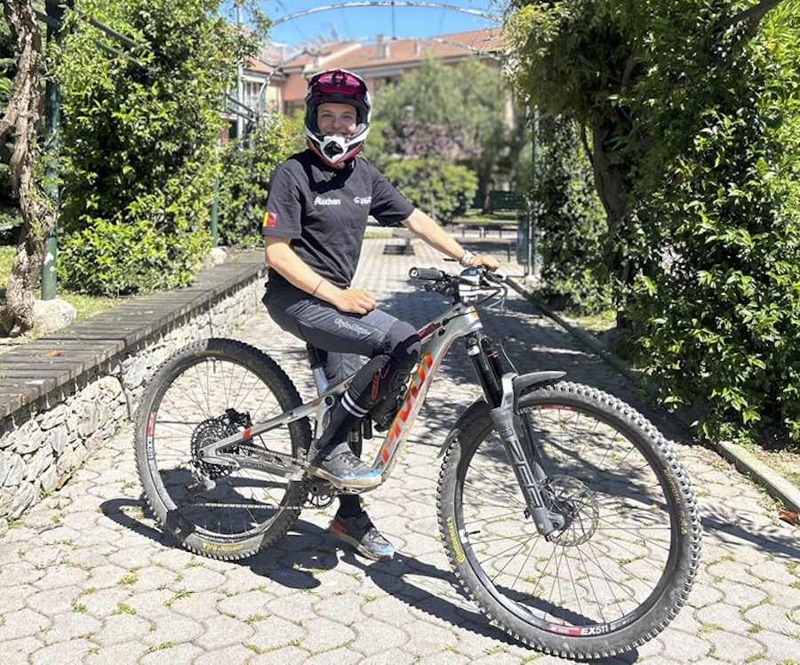 Interviu cu sibianca Luana Cherecheș, singura reprezentantă a României în finala Campionatelor Mondiale de Downhill și comparația rușinoasă a Sibiului cu Brașovul