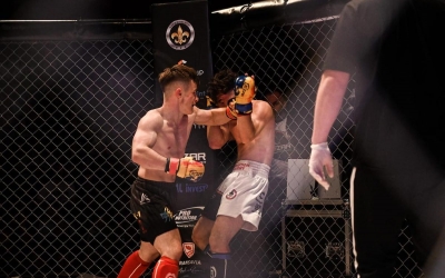 La 18 ani, Emanuel Vlad, un elev din Tălmaciu, este campion național la kickboxing. Antrenor: „Este un tânăr disciplinat, cu o atitudine exemplară”