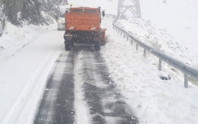 DRDP Brașov: Se circulă în condiții de iarnă pe Transfăgărășan. Drumarii iau în calcul închiderea temporară a traficului, dacă se vor înrăutății condițiile meteo