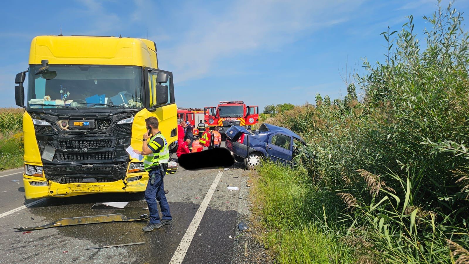Actualizare accident pe DN14. Șoferul unui autoturism a decedat, după o coliziune cu un TIR. 4 morți în accidente, în această săptămână, în județul Sibiu