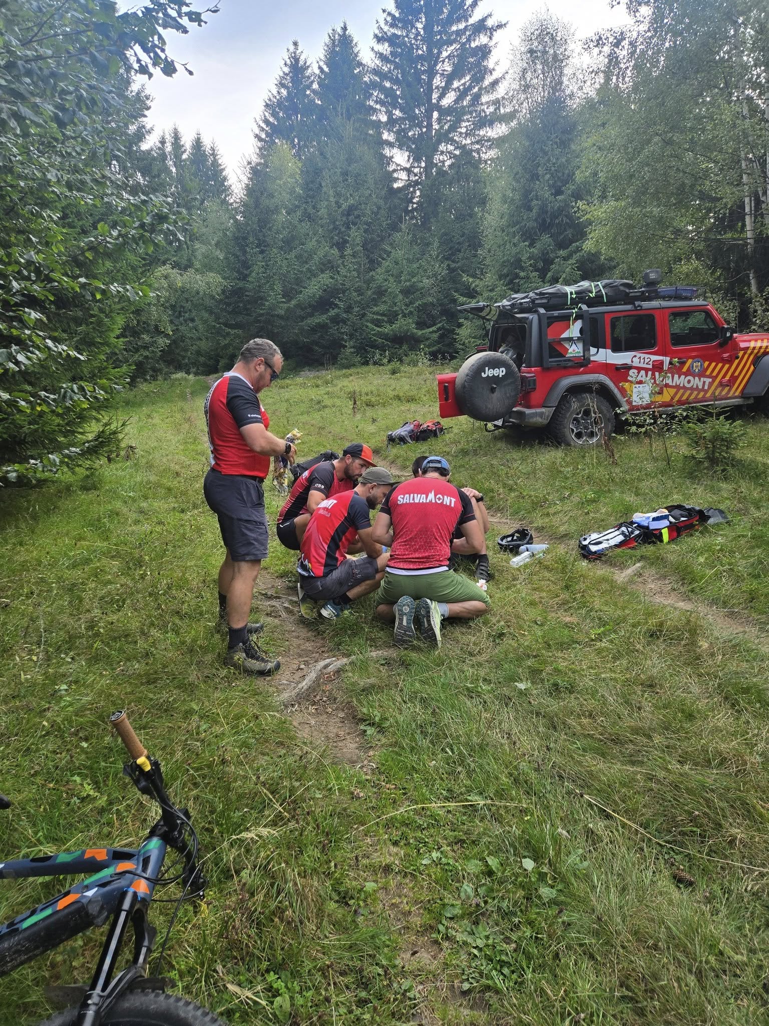 Biciclist accidentat pe un traseu montan, în zona Vârful Măgura. A fost transportat la spital