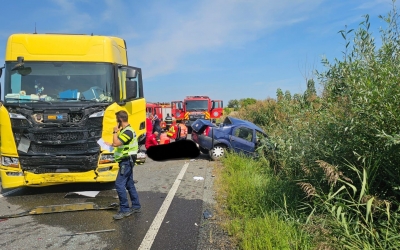 Actualizare accident pe DN14. Șoferul unui autoturism a decedat, după o coliziune cu un TIR. 4 morți în accidente, în această săptămână, în județul Sibiu
