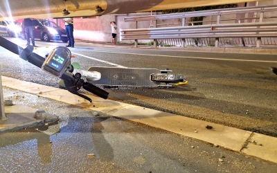 Bărbat pe trotinetă, lovit în plin de o mașină în fața mall-ului din Sibiu. „Pur și simplu s-a aruncat în fața mașinii”