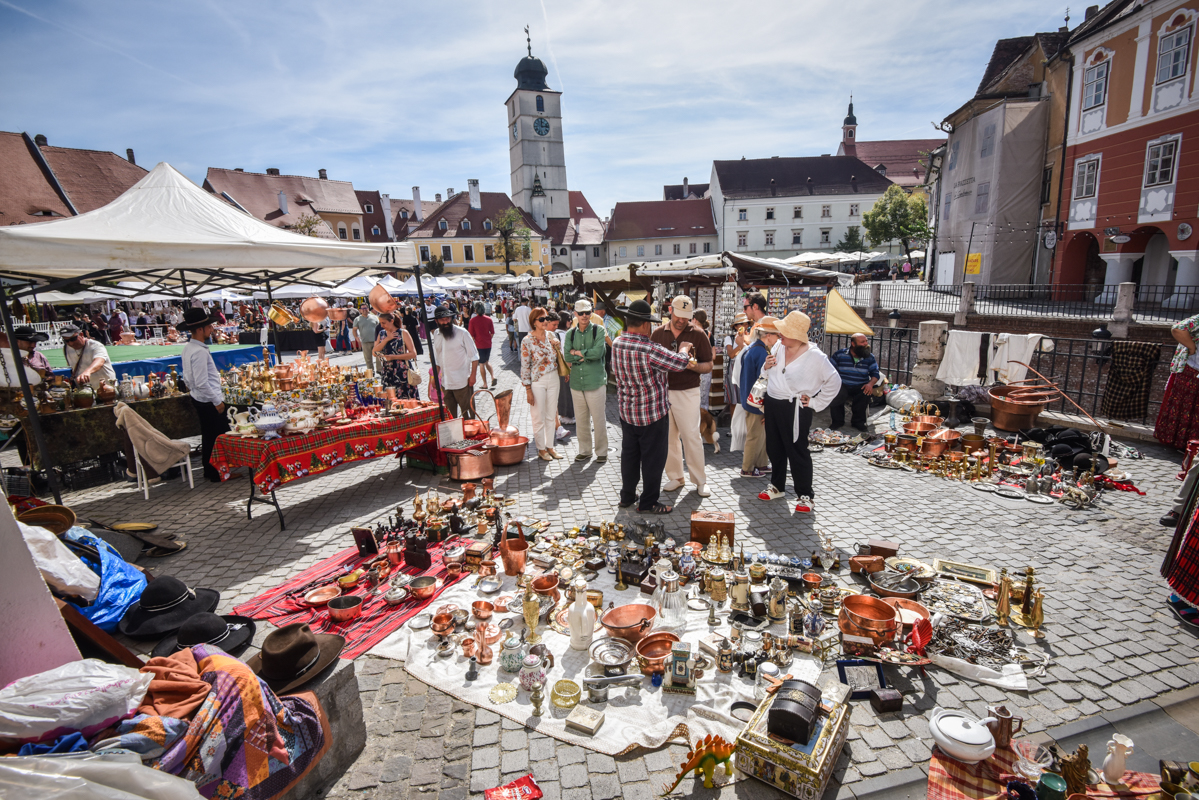 18.000 de lei costă un cazan de cupru, în Piața Mică, la Festivalul Meșteșugarilor Romi: Cei mai mulți clienți vin din străinătate