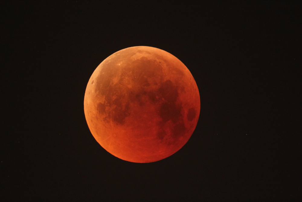 Eclipsă totală de Lună și „Luna Sângerie”. În Europa, spectacolul va fi vizibil  în momentul în care Luna răsare