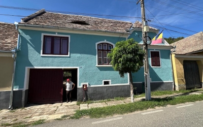 „Nu puteam să facem așa ceva într-o viață de om”. Casele restaurate de primăria Biertan prin PNRR au fost finalizate, iar locuitorii se bucură de ele